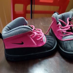 Nike winter boots